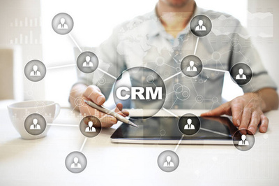 Crm-客户关系管理自动化系统软件。商业和技术概念