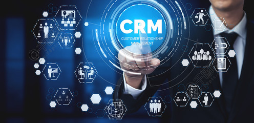 商业销售营销系统概念的 CRM 客户关系管理在服务应用程序的未来图形界面中呈现,以支持 CRM 数据库分析。